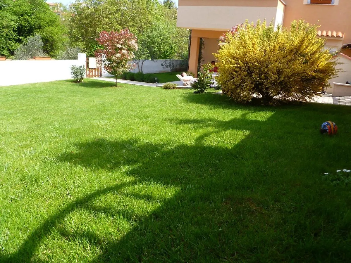 Apartments With A Parking Space Vinkuran, Pula - 21016 Medulin