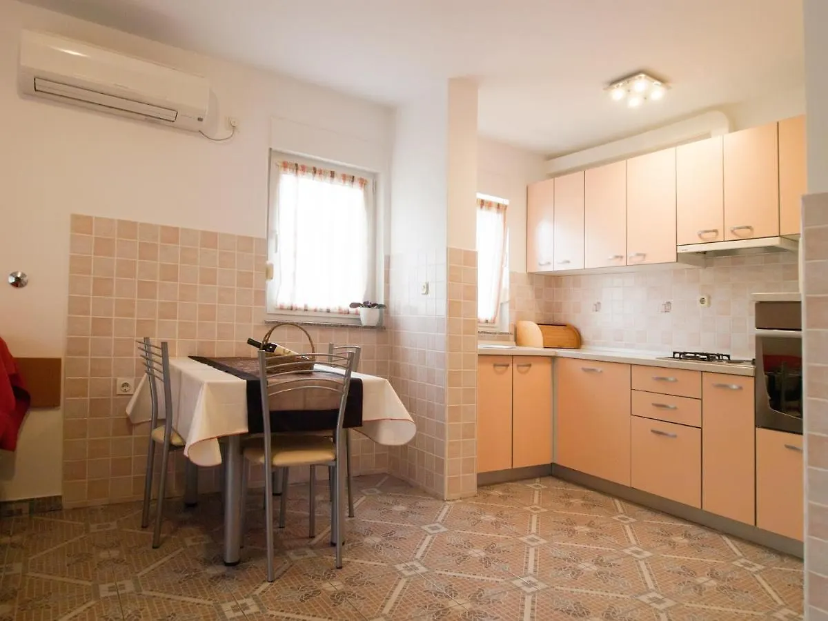 Apartments With A Parking Space Vinkuran, Pula - 21016 Medulin